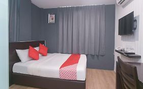Oyo 44052 Seven Hotel